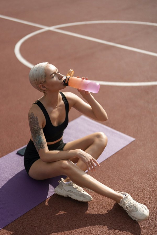 What are the hydration needs for a football player during pre-season training?